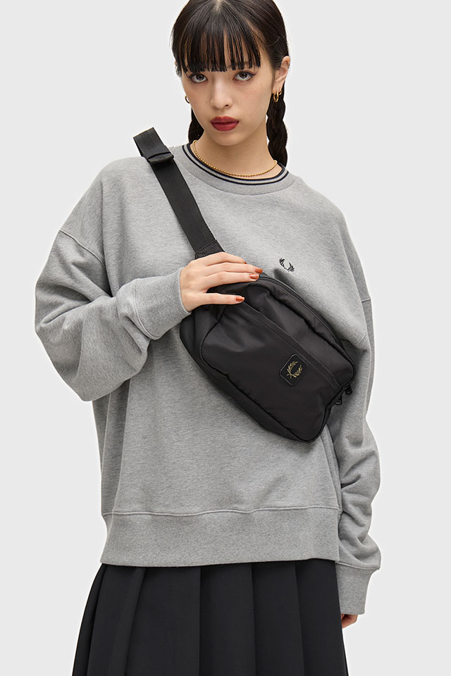 フレッドペリー FRED PERRY クリンクル ナイロンクロスボディ L3340-102 CRINKLE NYLON CROSSBODY メンズ レディース 鞄 ショルダーバッグ 軽量 正規取扱店 | FRED PERRY