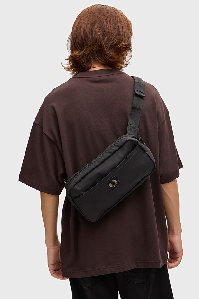 フレッドペリー FRED PERRY クリンクル ナイロンクロスボディ L3340-102 CRINKLE NYLON CROSSBODY メンズ レディース 鞄 ショルダーバッグ 軽量 正規取扱店 | FRED PERRY | 01