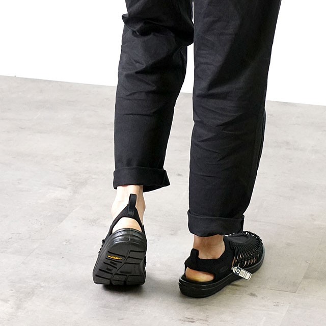 KEENの人気シリーズよりニット構造を用いた最新作UNEEK EVOが
