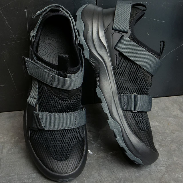 ★送料無料★テバ OUTFLOW UNIVERSAL WATER SHOE 1136311-BLK Men's Outflow Universal Sandal | Teva®