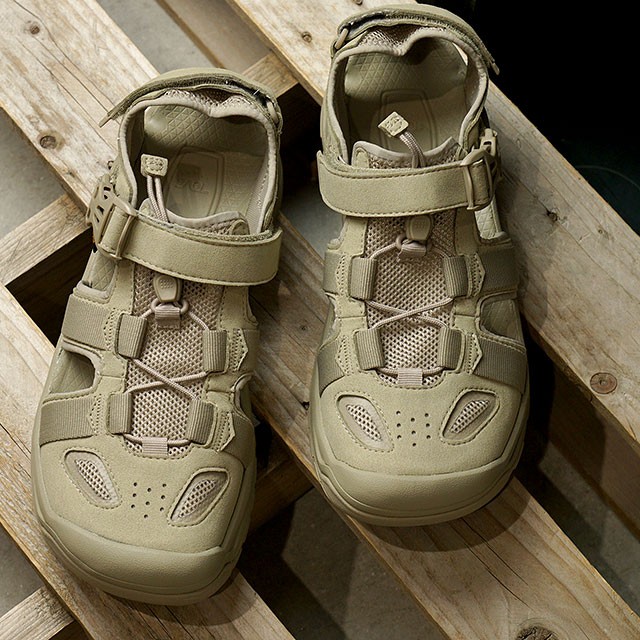 テバTEVA / 'OMNIUM FAUX SUEDE' サンダル ベージュ28