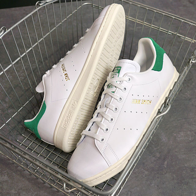 adidas ホワイト/グリーン スニーカー アディダス（adidas）（メンズ、レディース）スニーカー ストリート