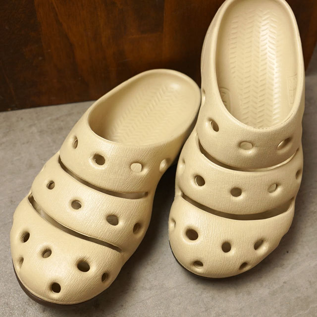 keenヨギ　24㎝ 新品未使用　アイボリー KEEN キーン ヨギ レディース サンダル 1026247 SS22 W YOGUI