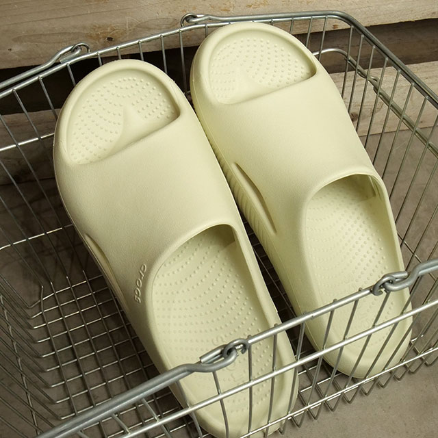 サちゃ CROCS クロックス スポーツサンダル メロウ リカバリースライド