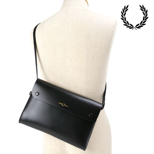 FRED PERRY（フレッドペリー） バーニッシュドレザー サコッシュバッグ