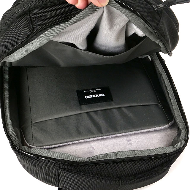 incase（インケース） トラックス バックパック 137242053002 Tracks