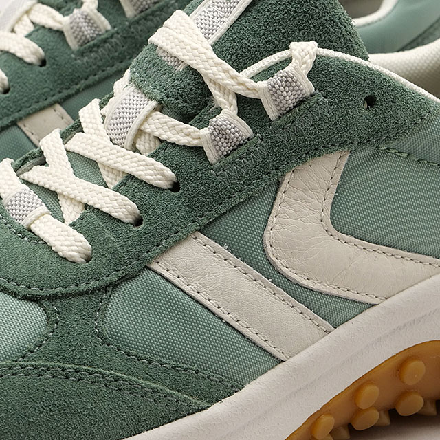 KEEN（キーン） 返品送料無料 スニーカー ケーエス エイティーシックス