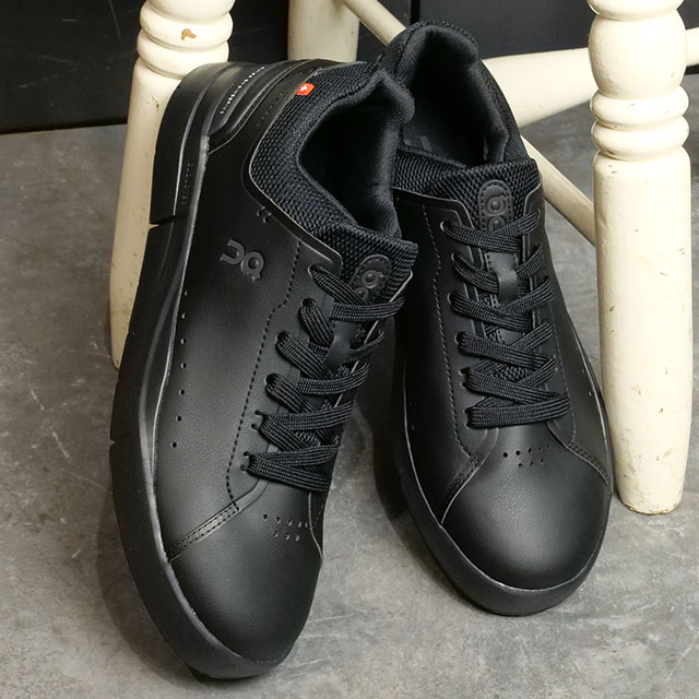 【美品】On オン THE ROGER アドバンテージ　26 ON（オン） ロジャー アドバンテージ / レディース スニーカー