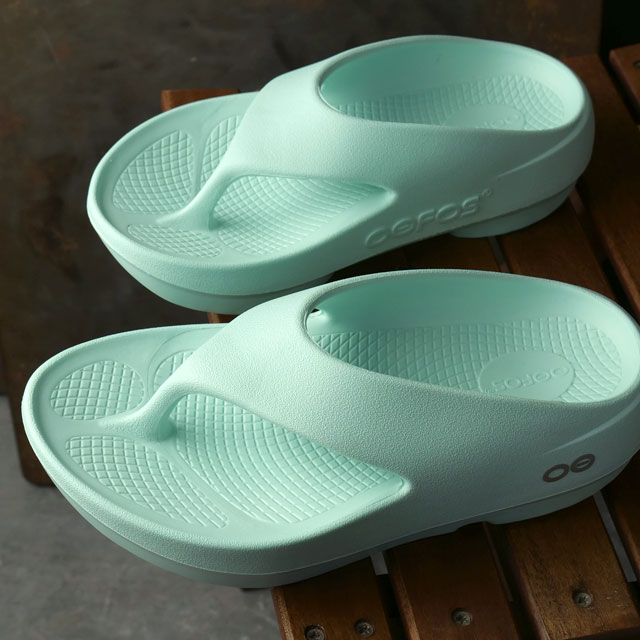 6�����ۏ� �E�[�t�H�X OOFOS ���J�o���[�T���_�� �E�[�I���W�i���v���X 2001100198261 SS26 OOriginal+ �C ���� ��J�񕜃T���_�� Mint ���K�戵�X