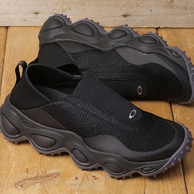 �I�[�N���[ Oakley �X�j�[�J�[ �����Y �C�I�� �V�t�g FOF100704-021 SS26 EON SHIFT �C �g���[�j���O�V���[�Y �X���b�|�� �� PITCH-BLACK ���K�戵�X