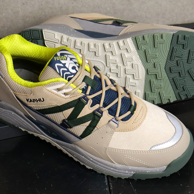 カルフ KARHU メンズ スニーカー フュージョン XC KH830007 FW23 FUSION XC 流通限定モデル シルバーライニング ダークフォレスト｜mischiefstyle