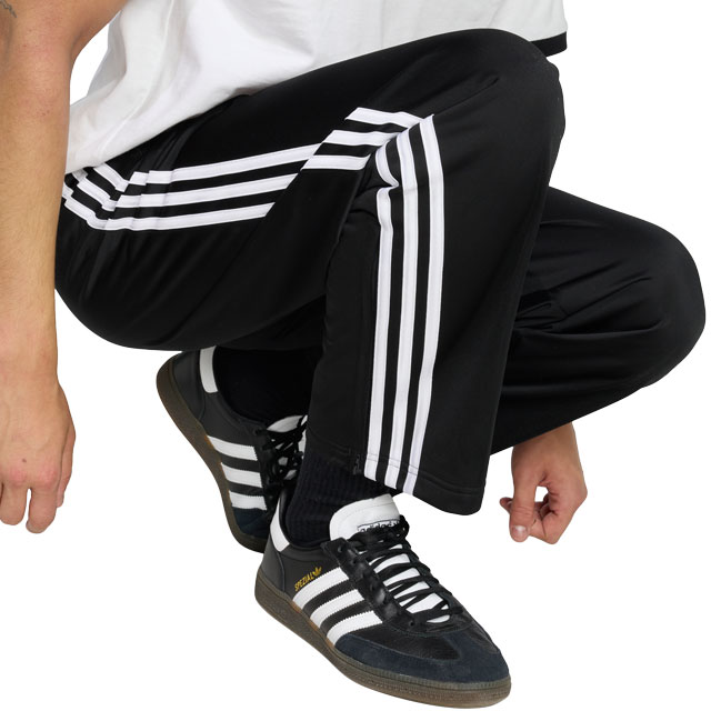adidas　トラックパンツ　ブラック　スリーライン　ストレート　ロゴ adidas Originals（アディダスオリジナルス）の「トレフォイルロゴ