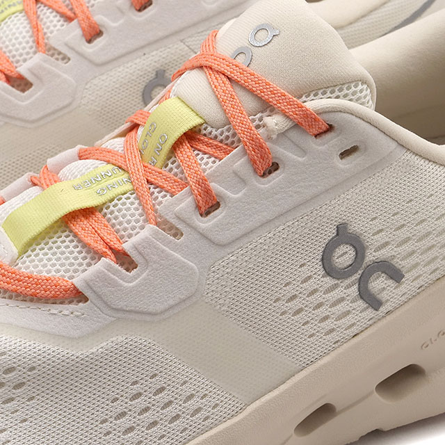 オン On スニーカー ウィメンズ クラウドランナー 3 3WG10053387 SS26 Cloudrunner 3 レディース 軽量 オフィス ジム アーバン ホワイト Ivory Dew 正規取扱店の画像