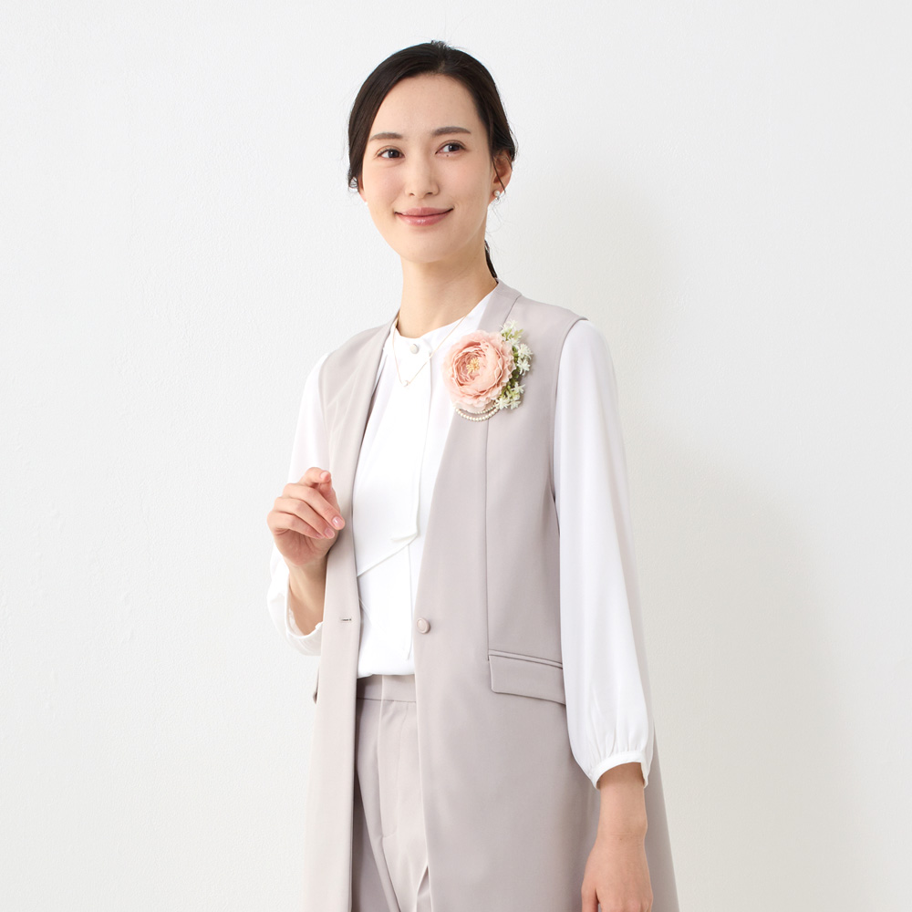 結婚式や発表会におすすめ フォーマル コサージュ 華やかでかわいい着用例