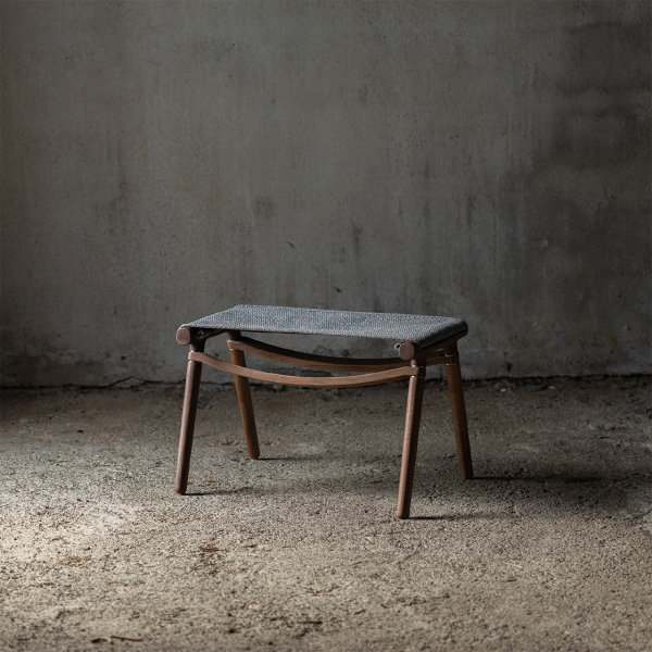 IKIKI（イキキ） サイドスツール ウォルナット ファブリック X4600061