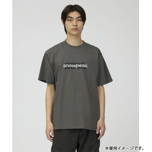 snow peak（スノーピーク） リフレクティブ タイポグラフィ Tシャツ