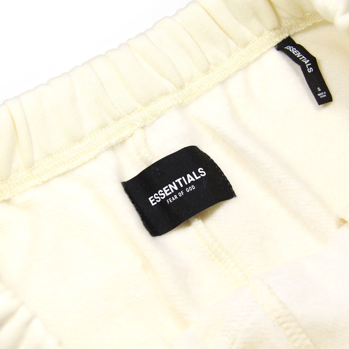 関税込み＊FOG Essentials ロゴ パッチ ショーツ 白 FEAR OF GOD フィアオブゴッド fog essentials ショートパンツ