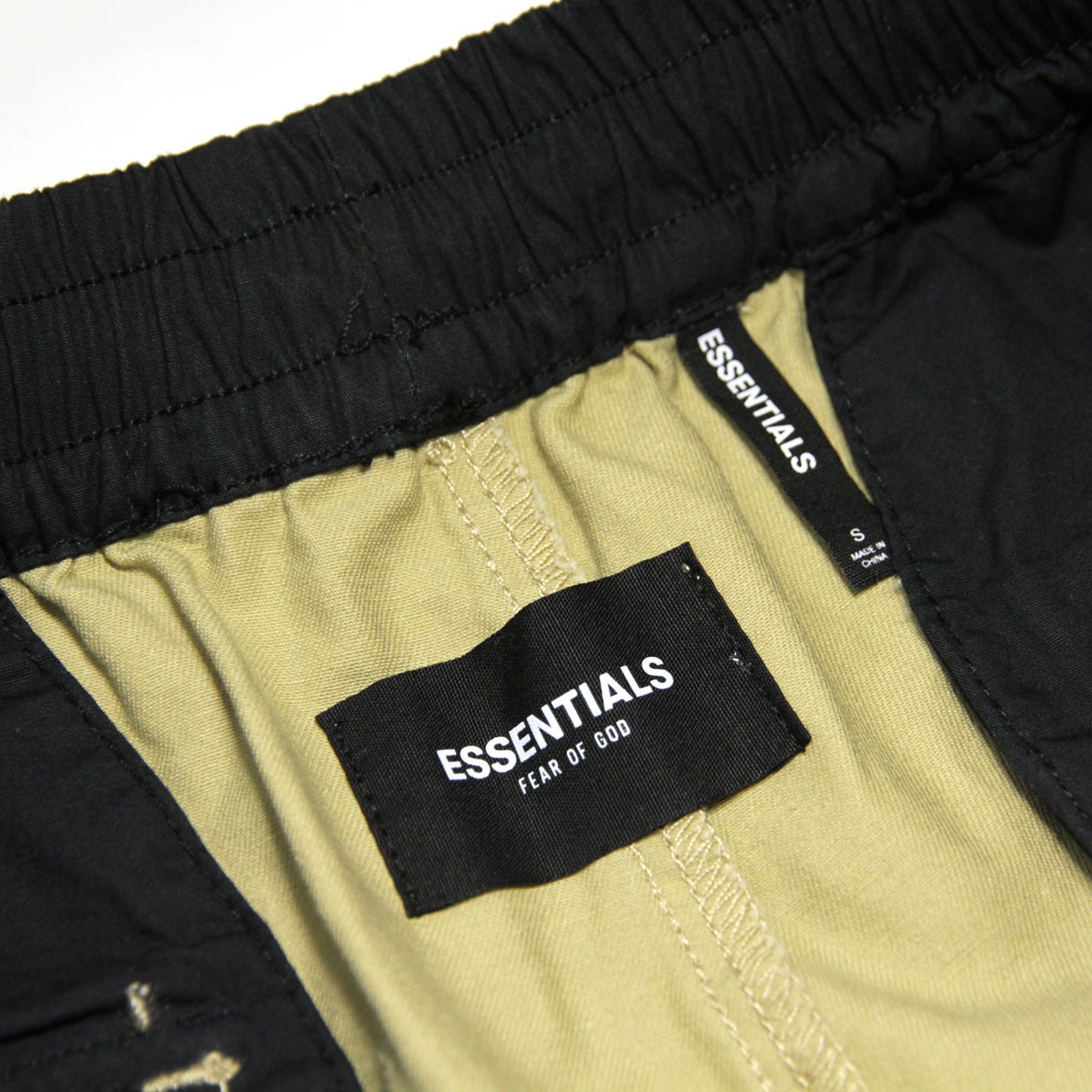 FEAR OF GOD フィアオブゴッド fog essentials カーゴパンツ