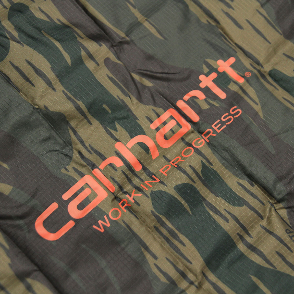 キーチェーン付き エコバッグ camoプリント ☆ Carhartt キーチェーン付き エコバッグ camoプリント ☆ Carhartt