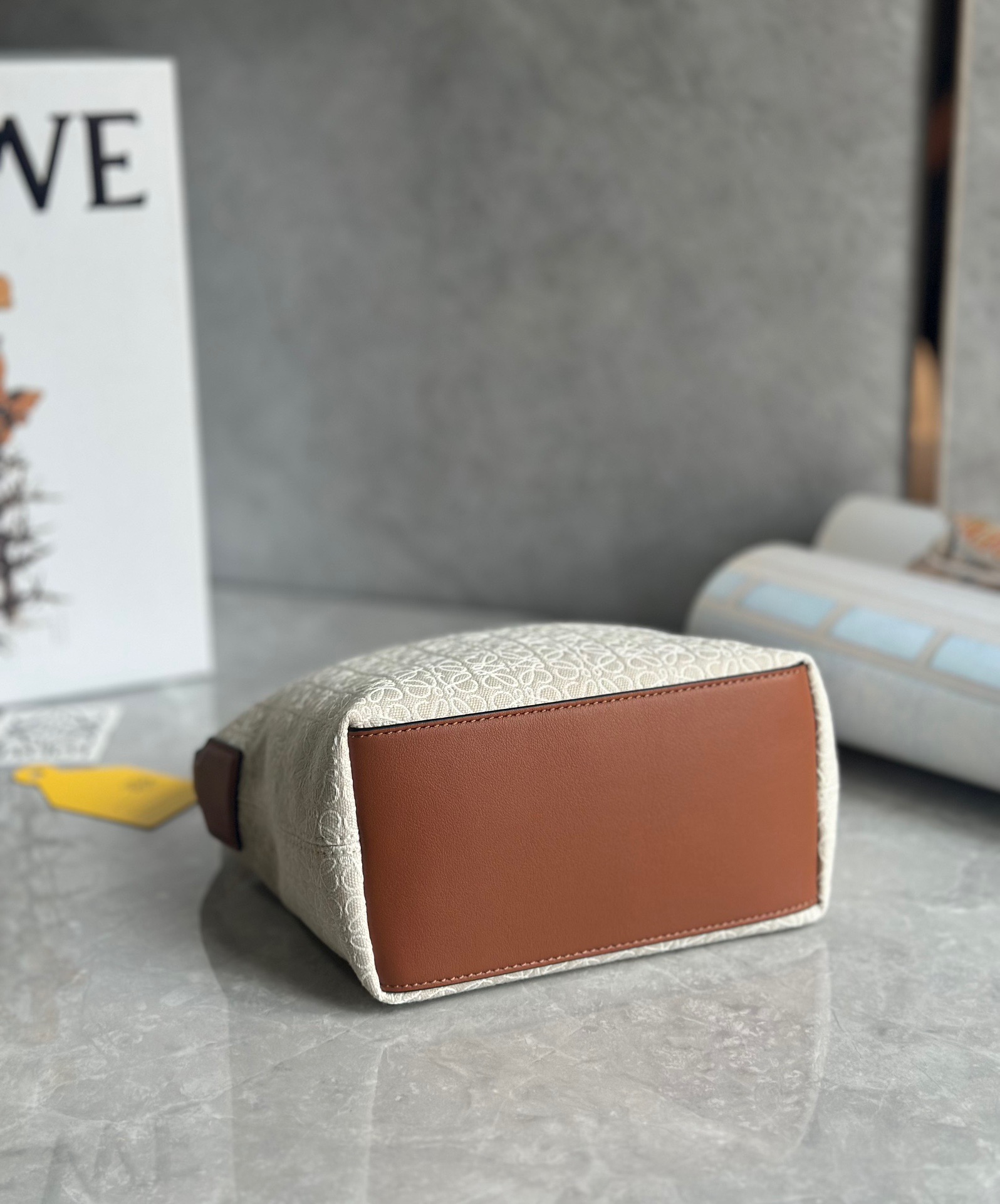 LOEWE ロエベ loewe レザー ハンドバッグ セール キュービィバッグ