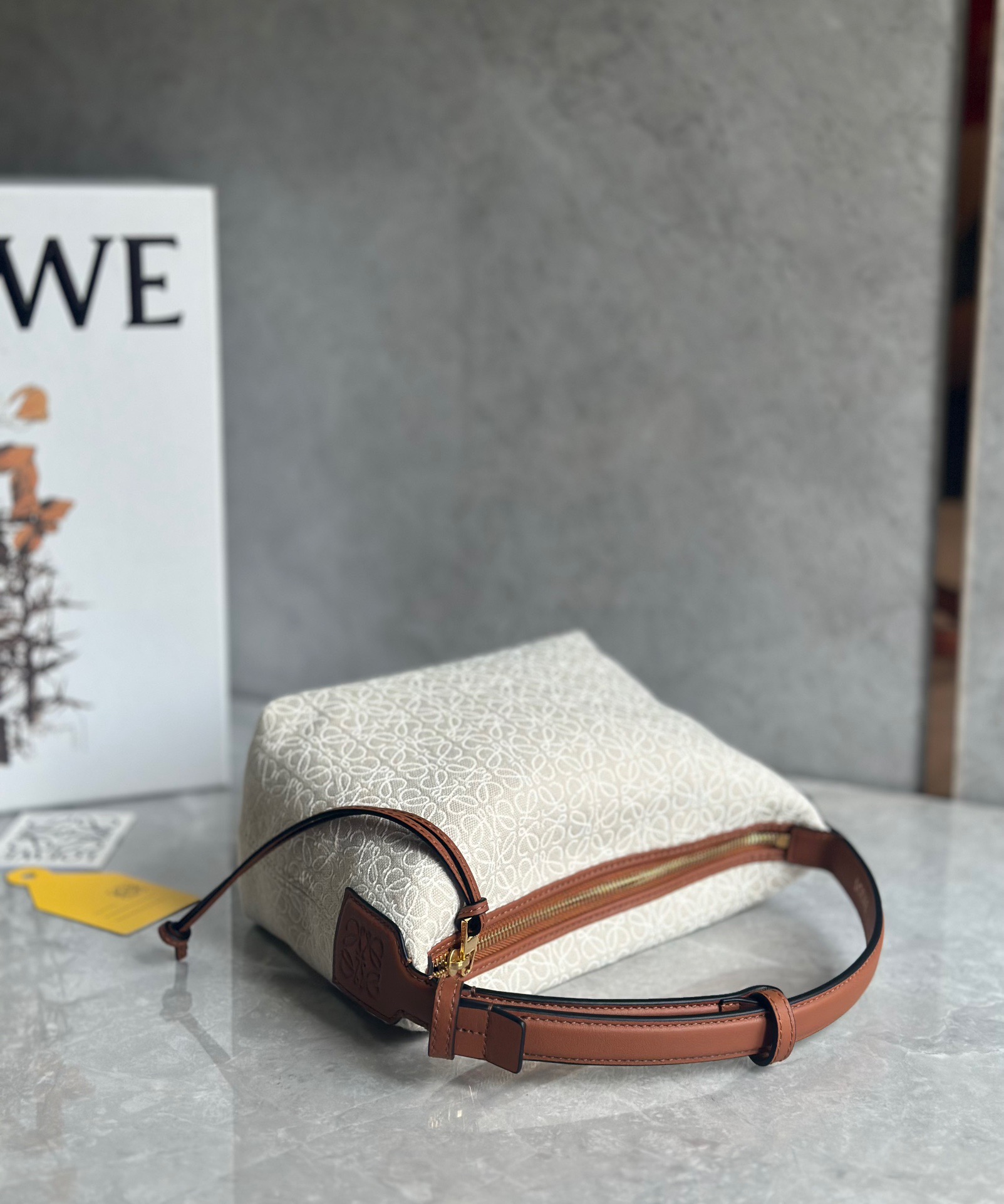 LOEWE ロエベ loewe レザー ハンドバッグ セール キュービィバッグ