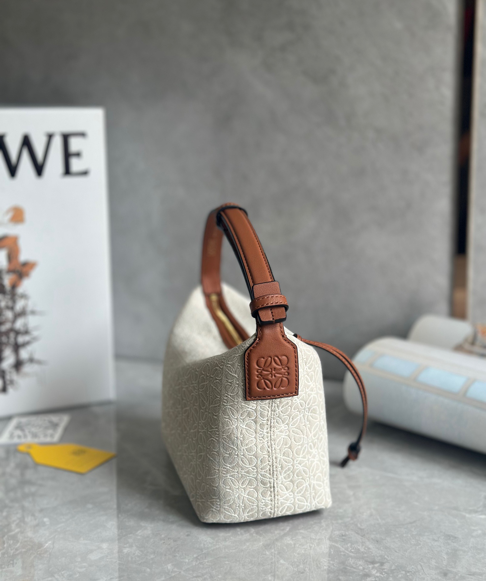 LOEWE ロエベ loewe レザー ハンドバッグ セール キュービィバッグ 大人気 アナグラム ジャガード スモール 新品 Sサイズ レディース  バッグ 通勤 プレゼント