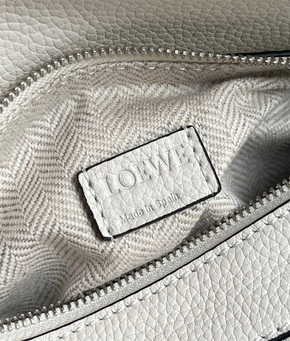 LOEWE ロエベ loewe レザー ショルダーバッグ 大人気 トート