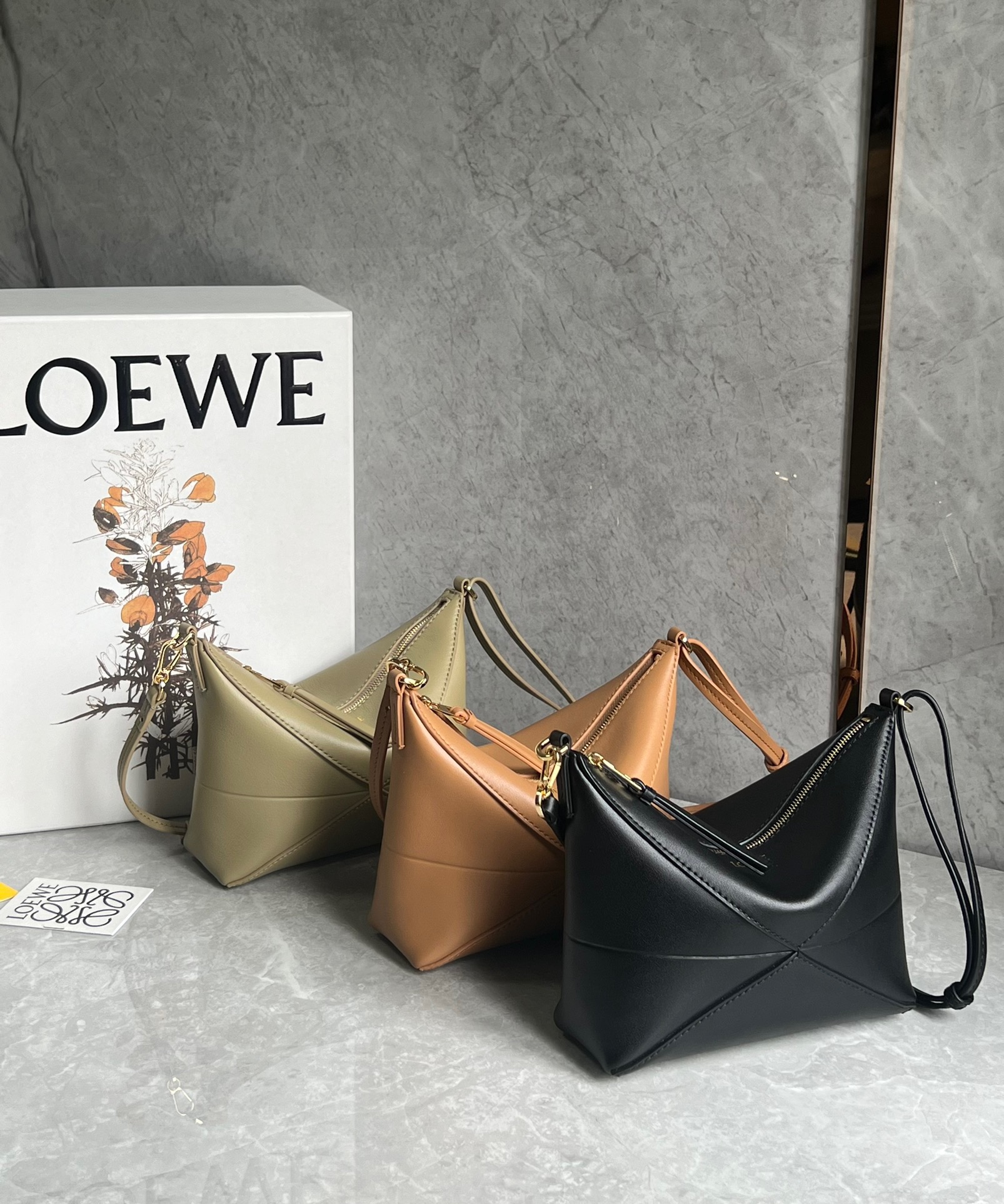 LOEWE ロエベ loewe パズルフォルド ポーチ（シャイニーナパカーフ） ショルダーバッグ 大人気 レディースバッグ ブランド :  miyukigahara-l101 : 御幸ケ原ストア - 通販 - Yahoo!ショッピング