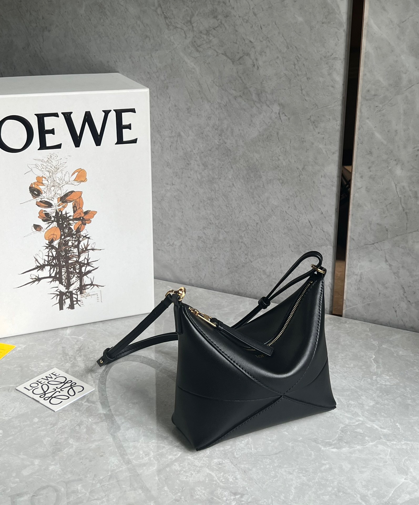 LOEWE ロエベ loewe パズルフォルド ポーチ（シャイニーナパ