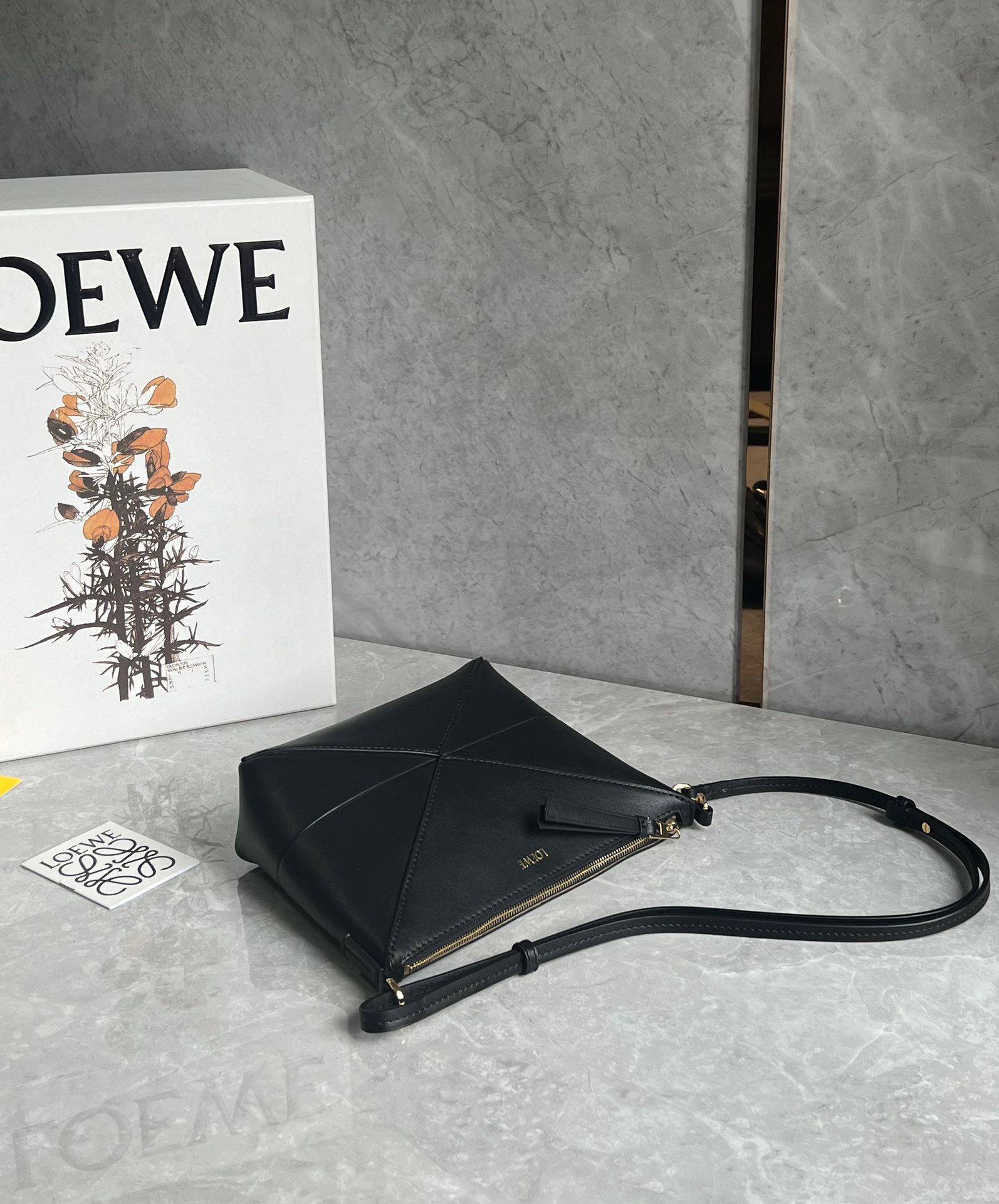 LOEWE ロエベ loewe パズルフォルド ポーチ（シャイニーナパ