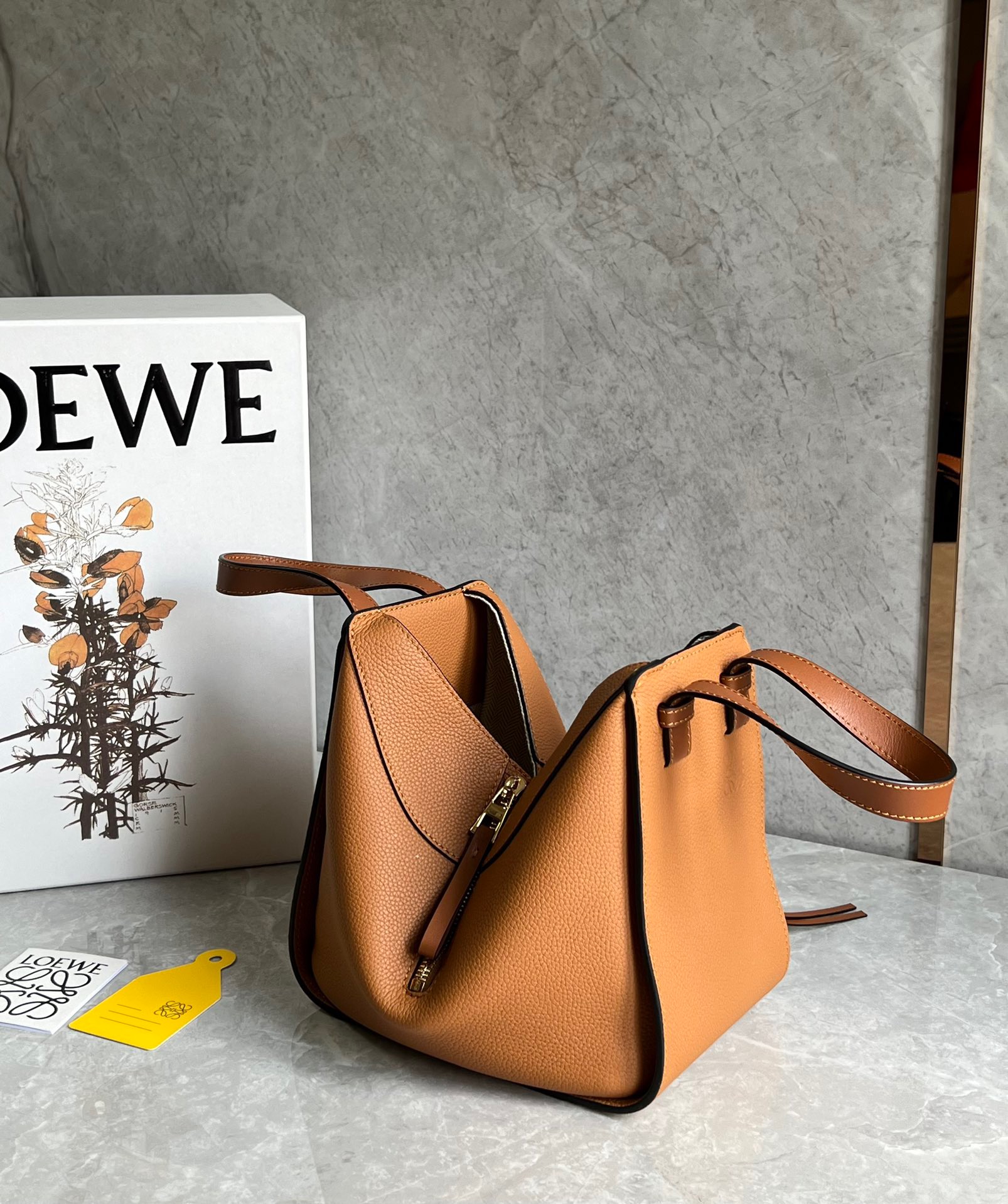 LOEWE ロエベ loewe ハンモック ドローストリングバッグ ミニ