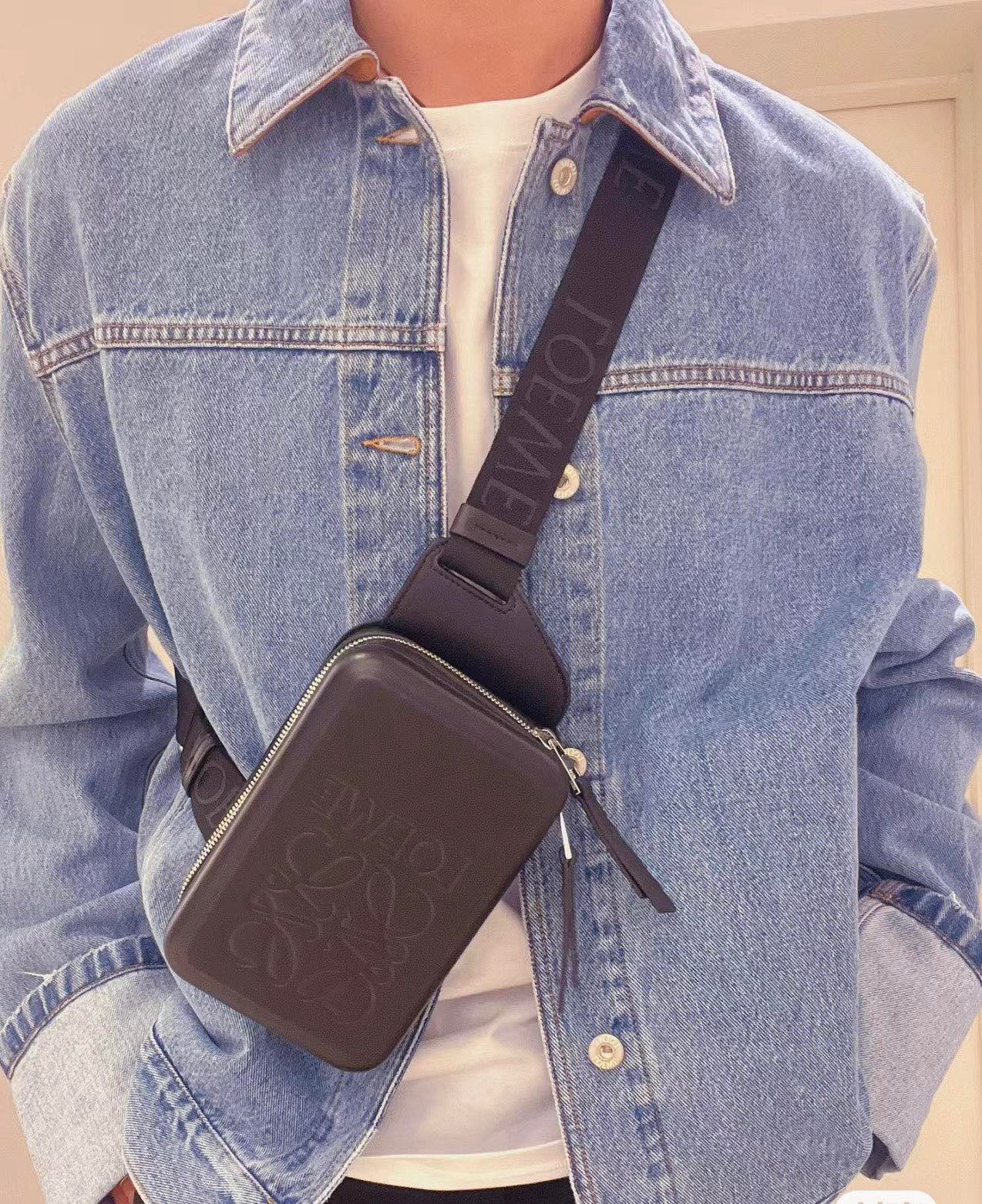 LOEWE ロエベ loewe Molded Sling カメラ クロスボディバッグ ミニ モールデッド スリング（スムースカーフ） 新品 ブランド  バッグ : miyukigahara-l106 : 御幸ケ原ストア - 通販 - Yahoo!ショッピング