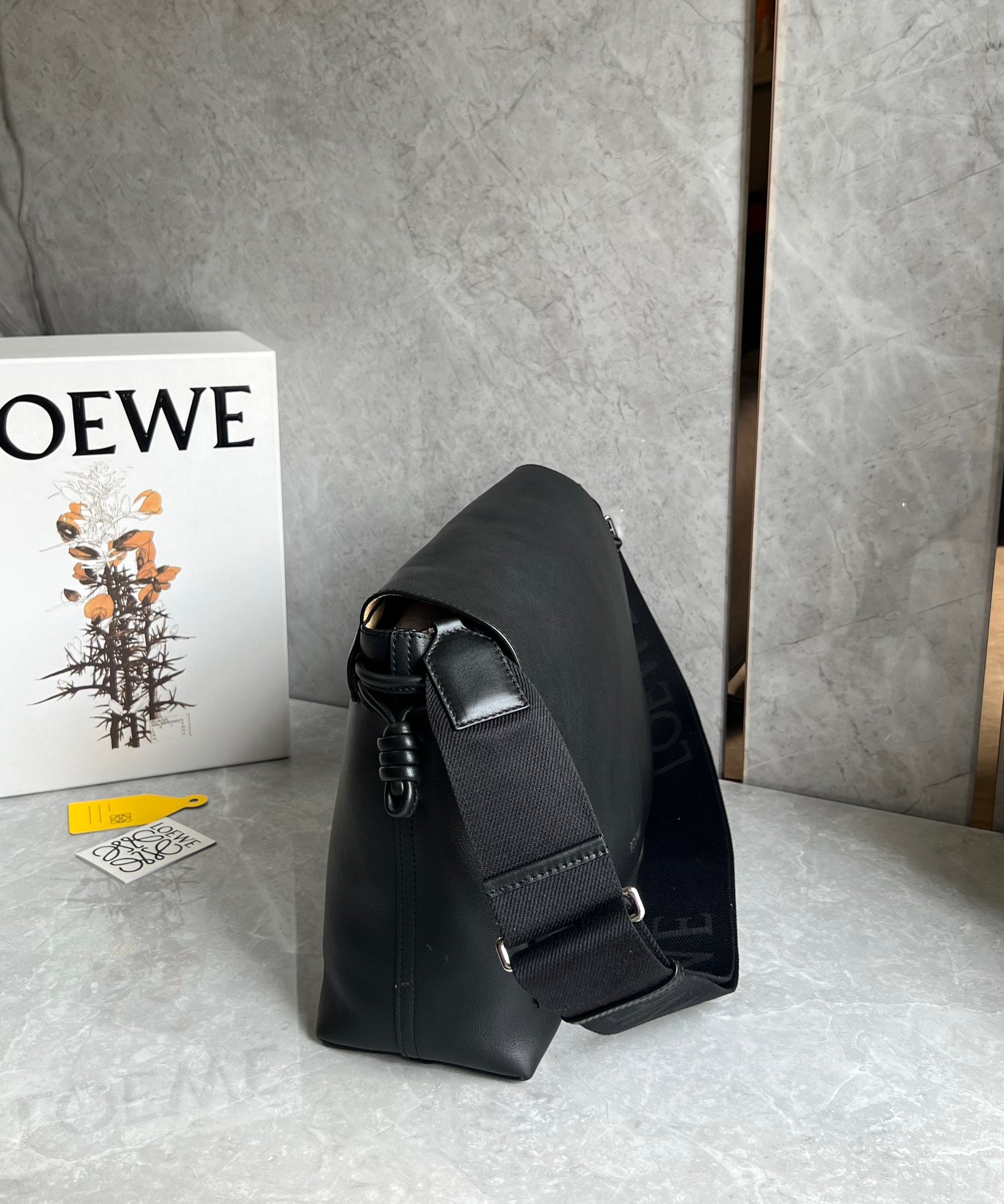 LOEWE ロエベ フラメンコ サッチェル（シャイニーサプルカーフ