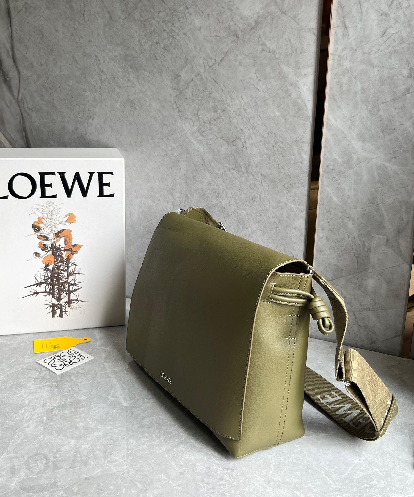 LOEWE☆フラメンコサッチェルシャイニーサプルカーフブラウニー LOEWE】フラメンコ サッチェル（シャイニーサプルカーフ