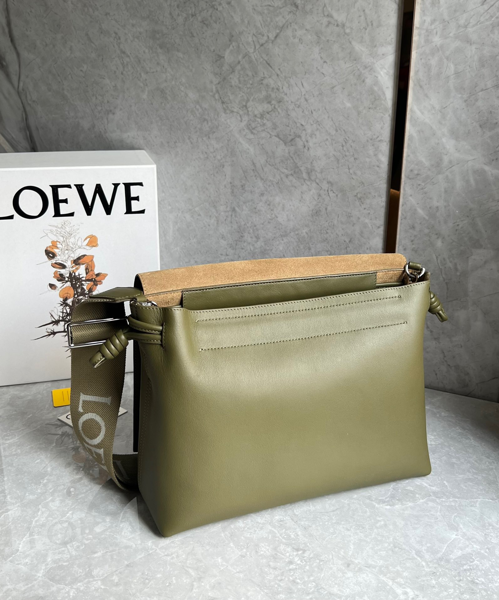 LOEWE ロエベ フラメンコ サッチェル（シャイニーサプルカーフ