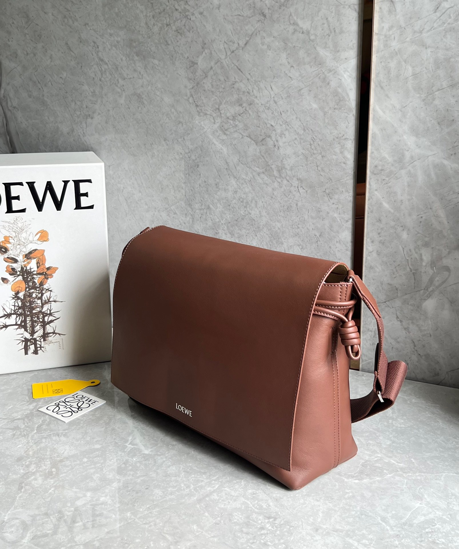 LOEWE☆フラメンコサッチェルシャイニーサプルカーフブラウニー LOEWE ロエベ フラメンコ サッチェル（シャイニーサプルカーフ
