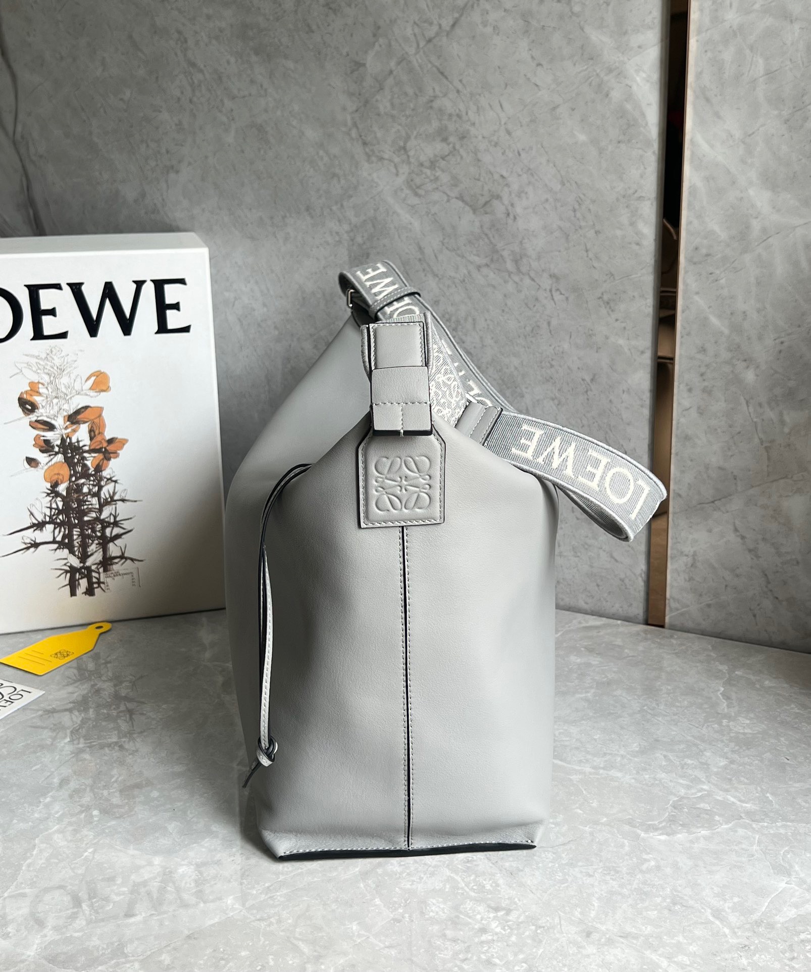 LOEWE ロエベ キュービィ クロスボディバッグ（サプルスムース