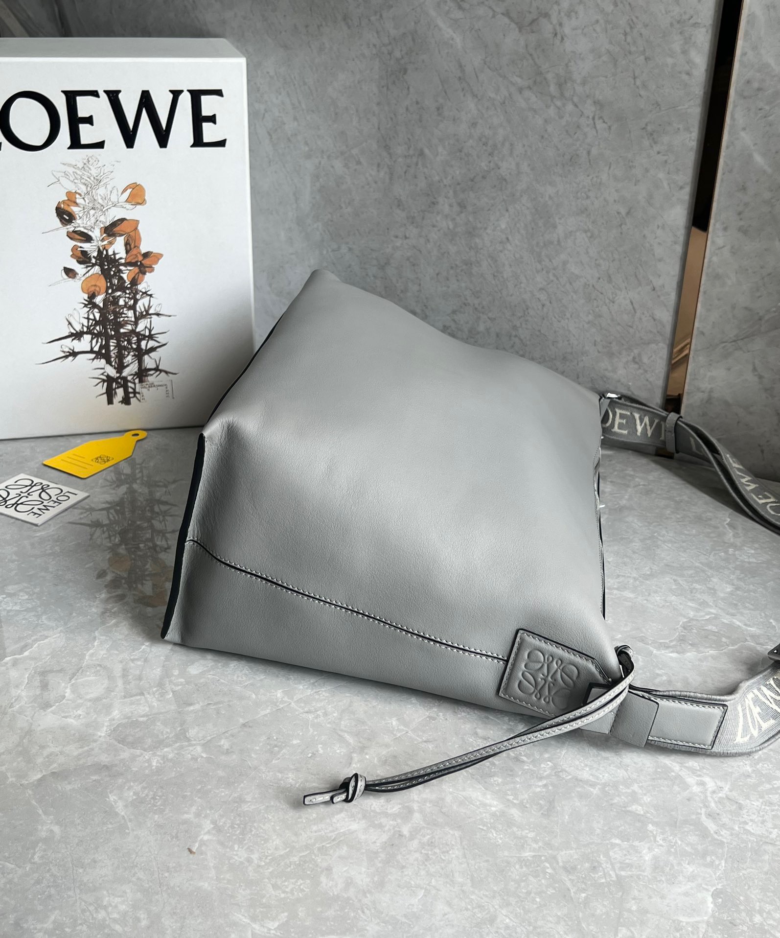 LOEWE キュービィ クロスボディバッグ LOEWE ロエベ キュービィ クロスボディバッグ(サプルスムース