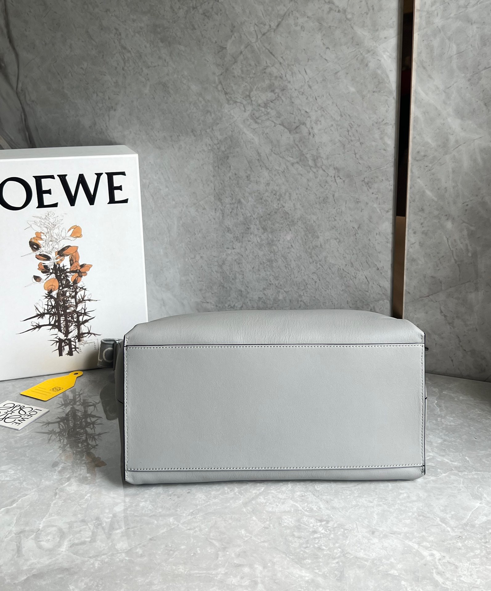 LOEWE ロエベ キュービィ クロスボディバッグ（サプルスムース