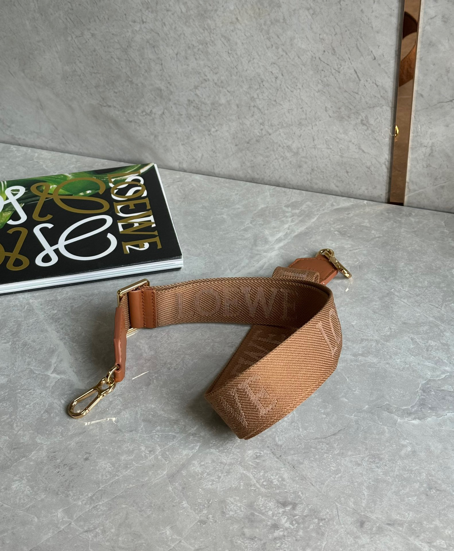 LOEWE ロエベ ストラップ loewe レザー Anagram leather-trimmed