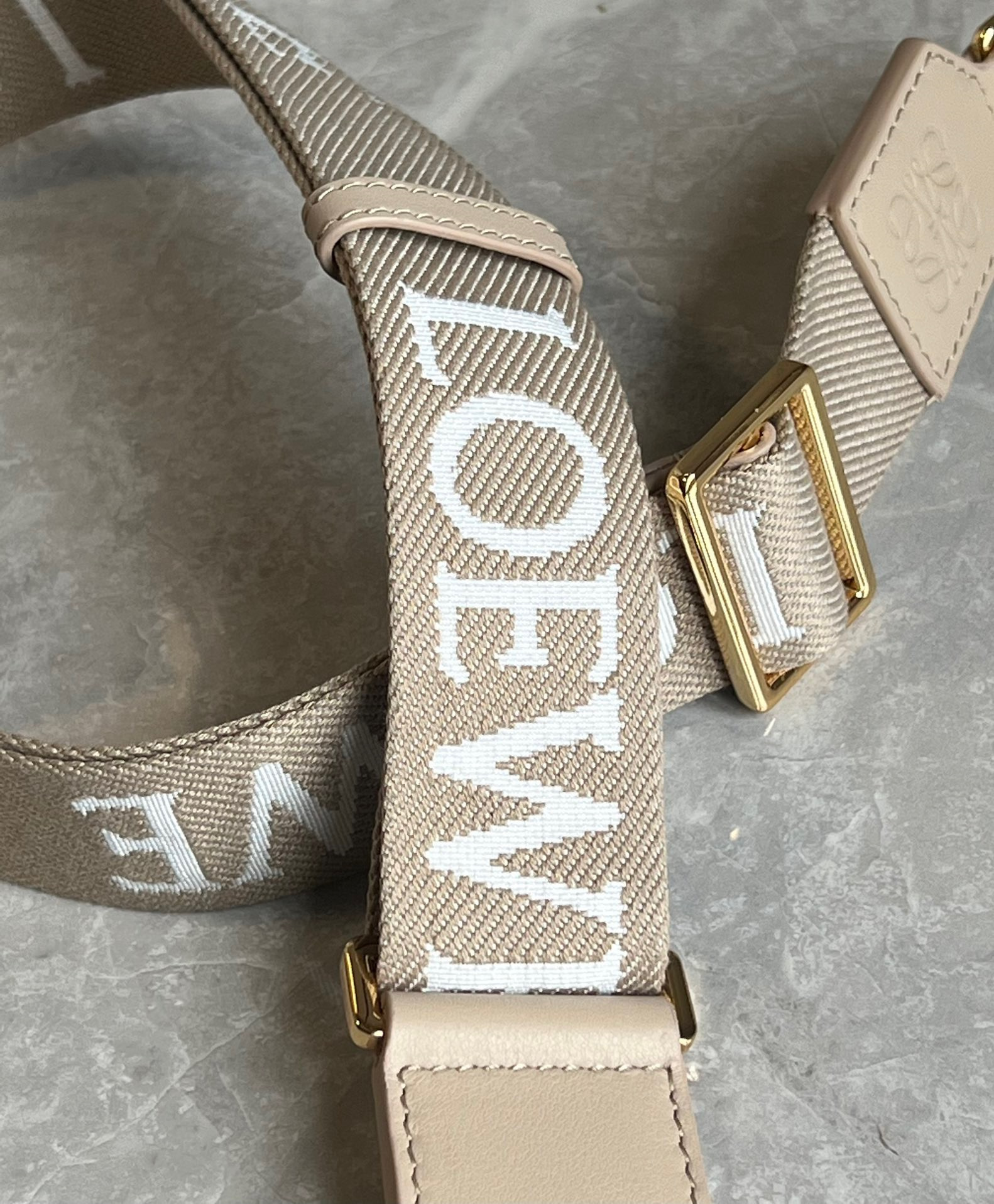 LOEWE レザーストラップ　シルバー チャーム セット LOEWE レザーストラップ シルバー チャーム セット