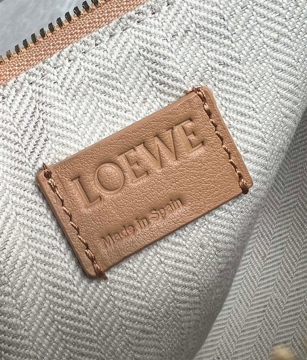 LOEWE ロエベ ハンモック ホーボー ミニ Hammock Hobo bag 3WAY LOEWE ロエベ ハンモック ホーボー ミニ Hammock Hobo bag 3WAY