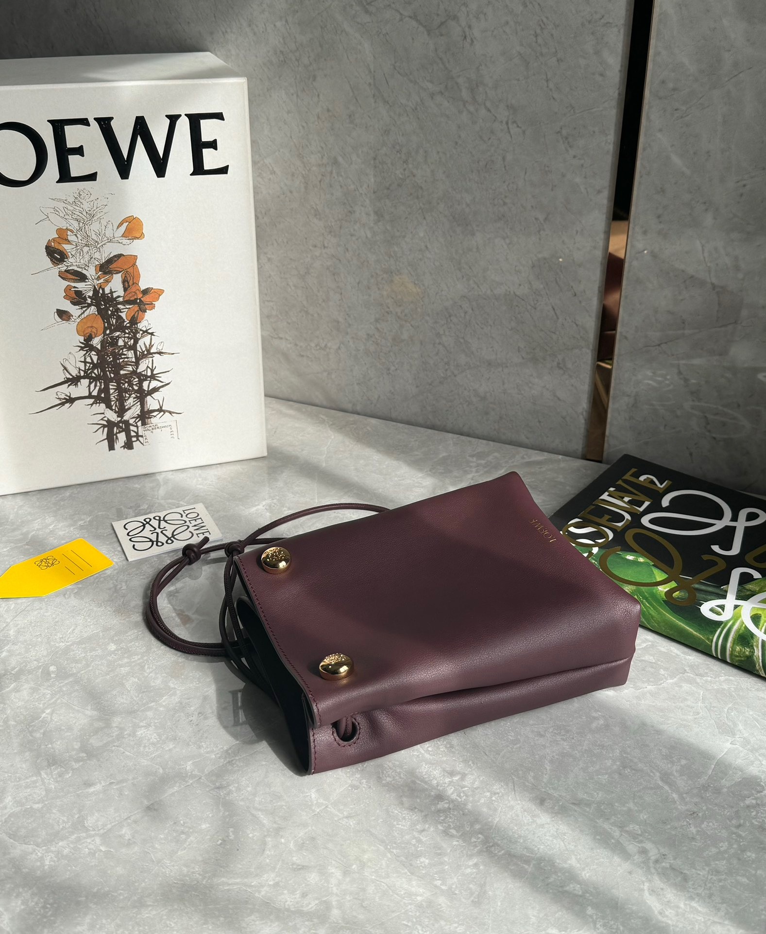 LOEWE 大人気 ロエベ loewe ぺブル ポーチ（スムースカーフ