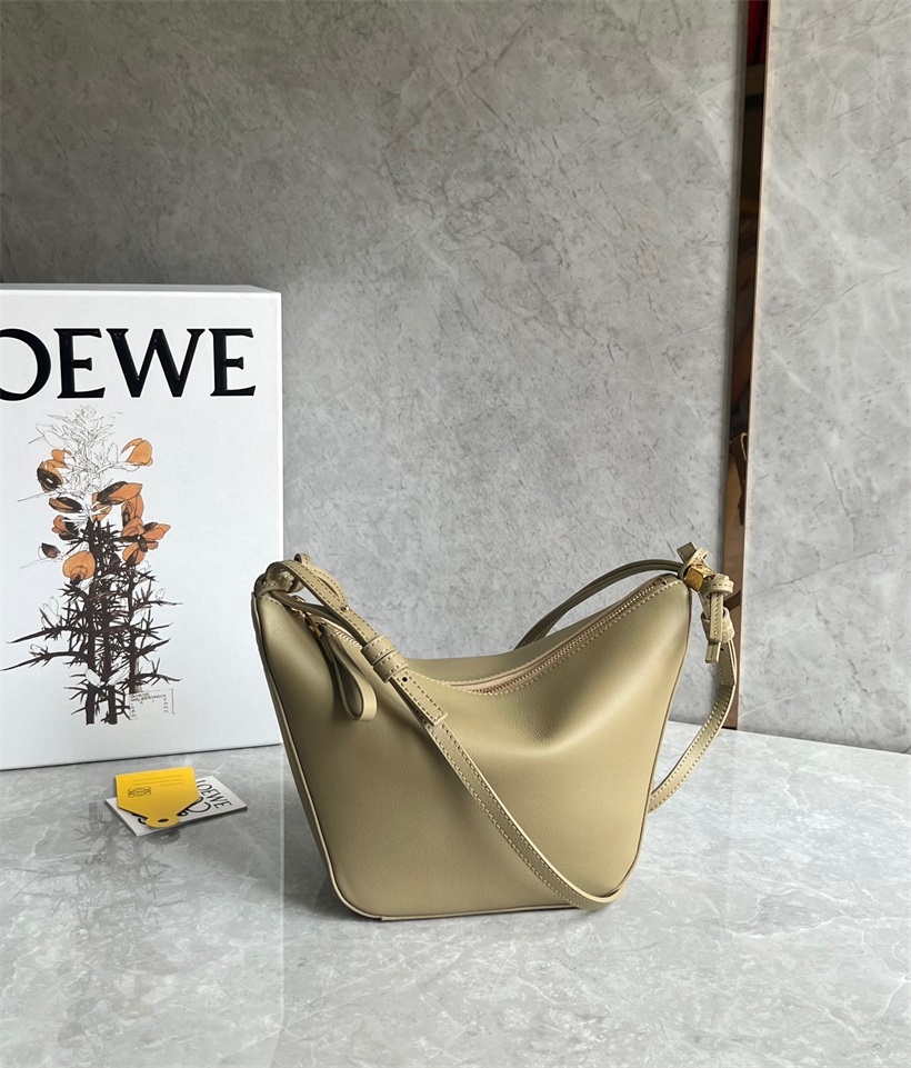 LOEWE ハンモック ホーボー ミニ Hammock Hobo bag ３WAY 新品 クラシック...