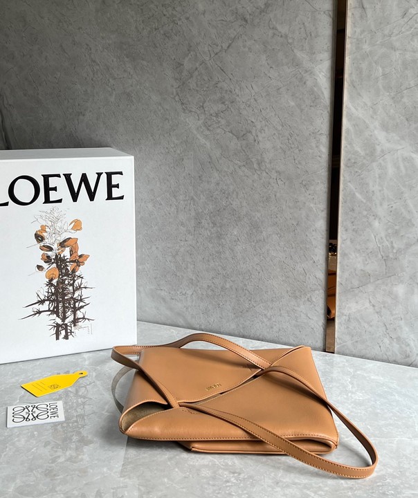 LOEWE 大人気 ロエベ loewe パズルフォルド トート ミディアム LOEWE 大人気 ロエベ loewe パズルフォルド トート ミディアム