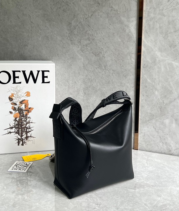 大人気 LOEWE ロエベ loewe キュービィ クロスボディバッグ スモール（サプルスムースカーフ&ジャカード） ブランド バッグ 2023新作