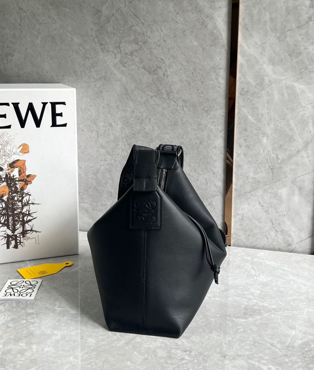 大人気 LOEWE ロエベ loewe キュービィ クロスボディバッグ 