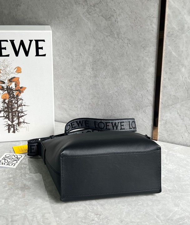 LOEWE 大人気 ロエベ loewe キュービィ クロスボディバッグ