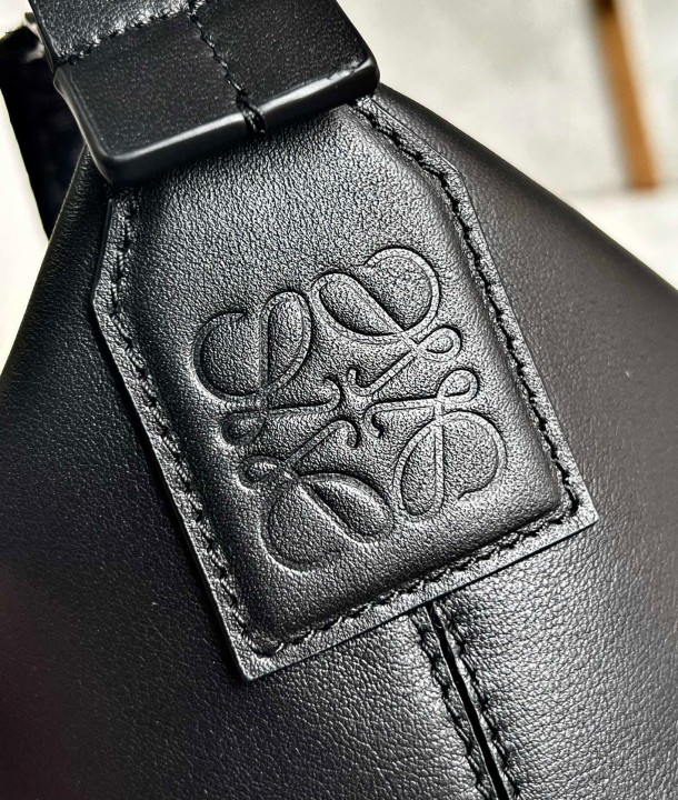 LOEWE 大人気 ロエベ loewe キュービィ クロスボディバッグ