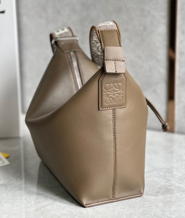 大人気 LOEWE ロエベ loewe キュービィ クロスボディバッグ スモール